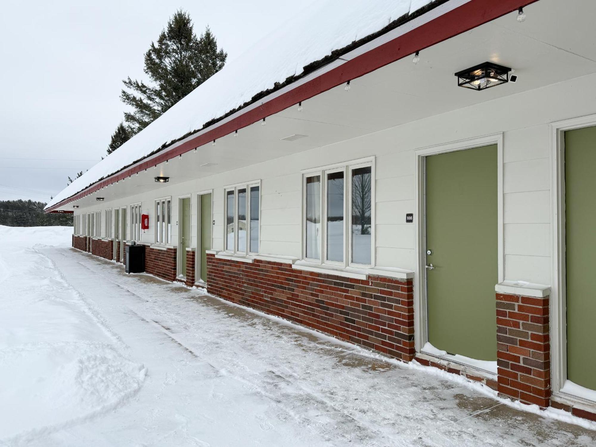 The Trail Inn - Newberry, Mi - Formerly Knollwood Inn - 13467 M-28 Exterior foto