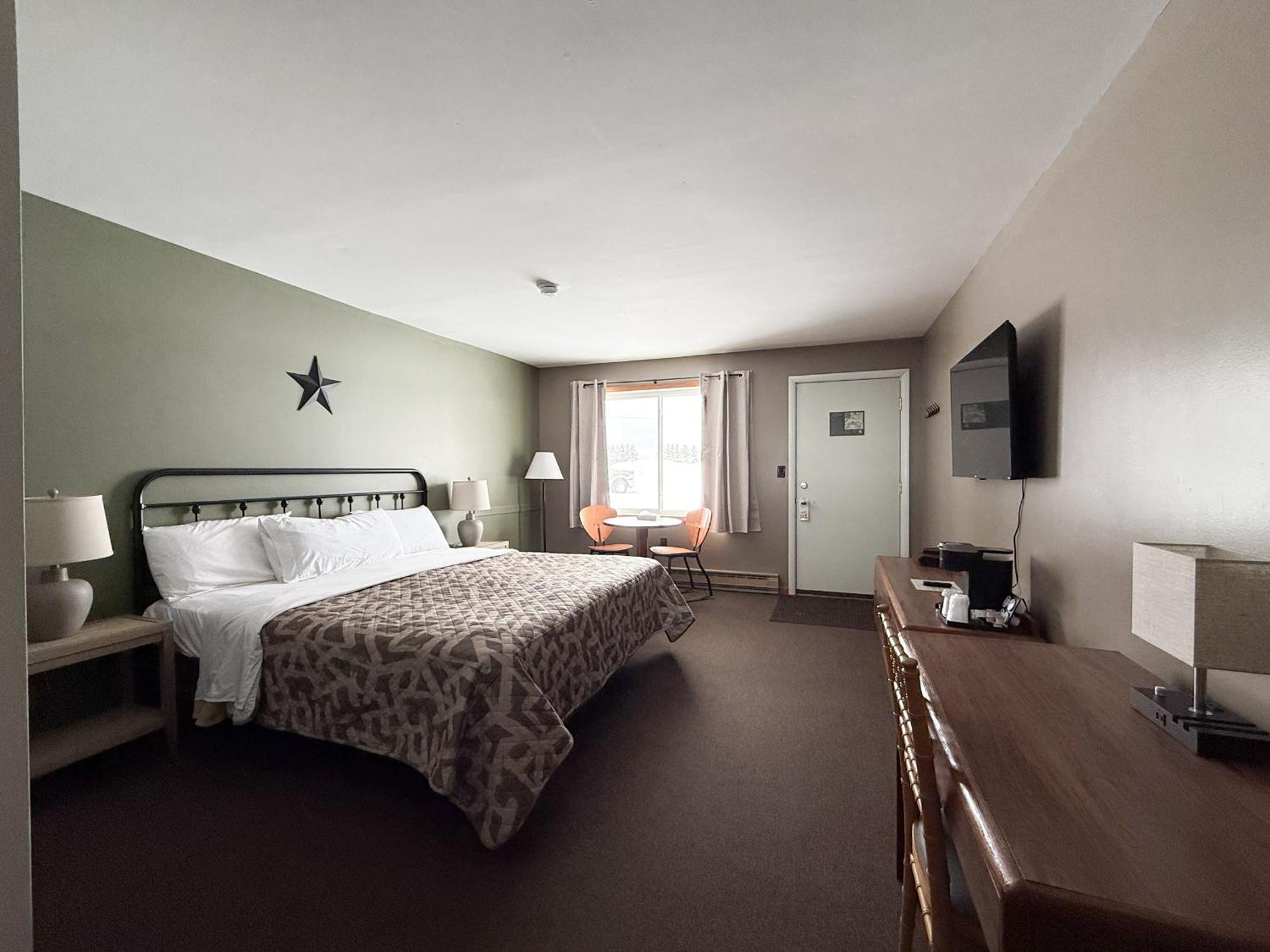 The Trail Inn - Newberry, Mi - Formerly Knollwood Inn - 13467 M-28 Exterior foto